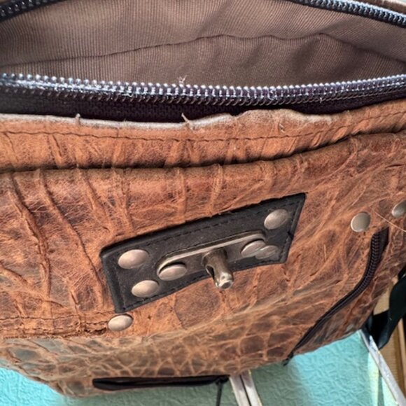 Brown embossed Leather crossbody/backpack/handle by Uberolo - Picture 4 of 10